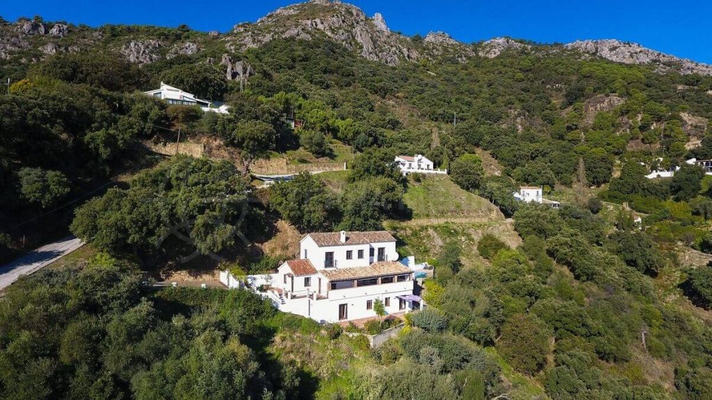 Beautiful villa home in Casares set in a green, mountain environment 