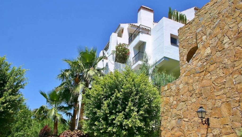 Benahavis location & property market guide