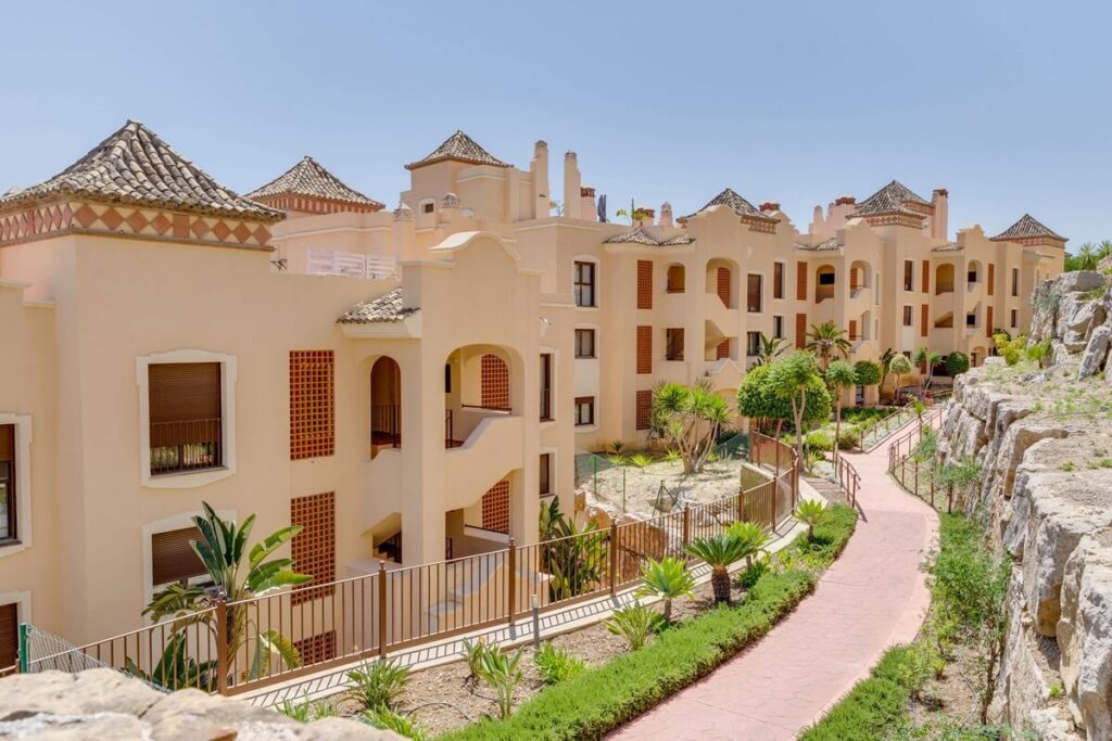 2 BED APARTMENT FOR SALE IN DOÑA LUCIA RESORT ESTEPONA