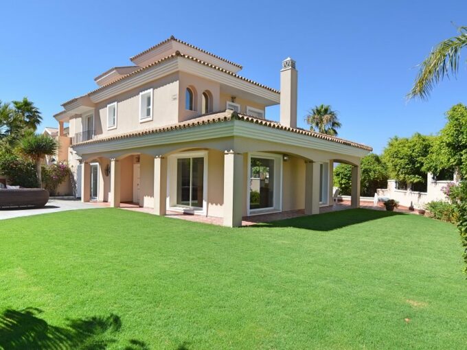 La Vizcaronda - Mediterranean Villa for sale in La Duquesa (3)
