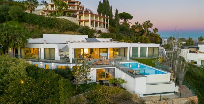 Luxury villa for sale in El Herrojo Benahavis