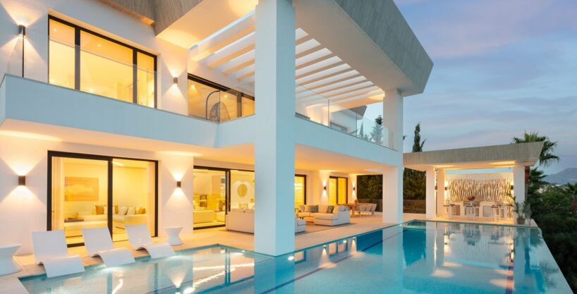 Villa contemporánea a la venta en El Paraiso Estepona