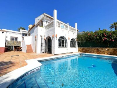 Semi detached villa for sale La Duquesa