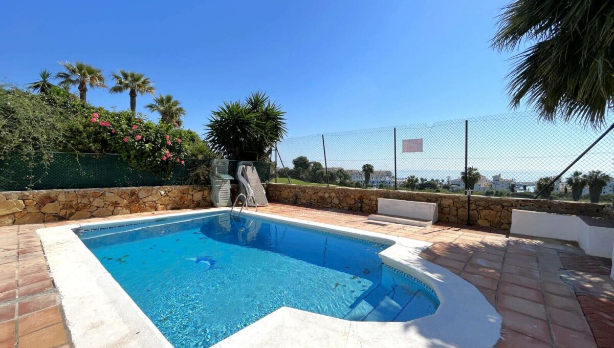 Semi detached villa for sale La Duquesa (26)