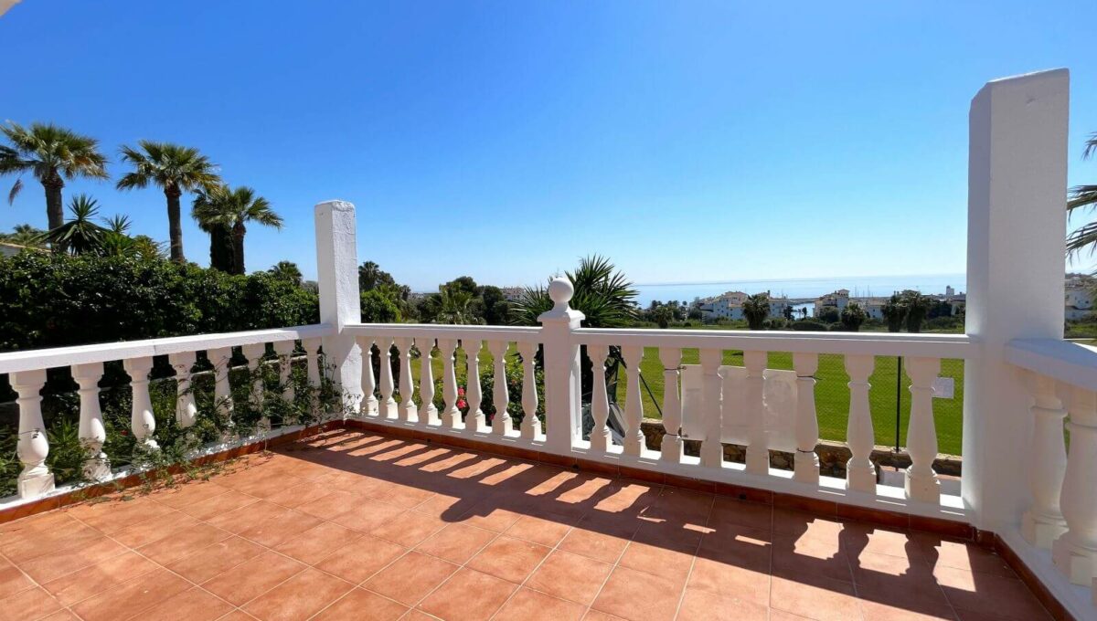 Semi detached villa for sale La Duquesa (3)