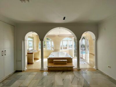 Semi detached villa for sale La Duquesa
