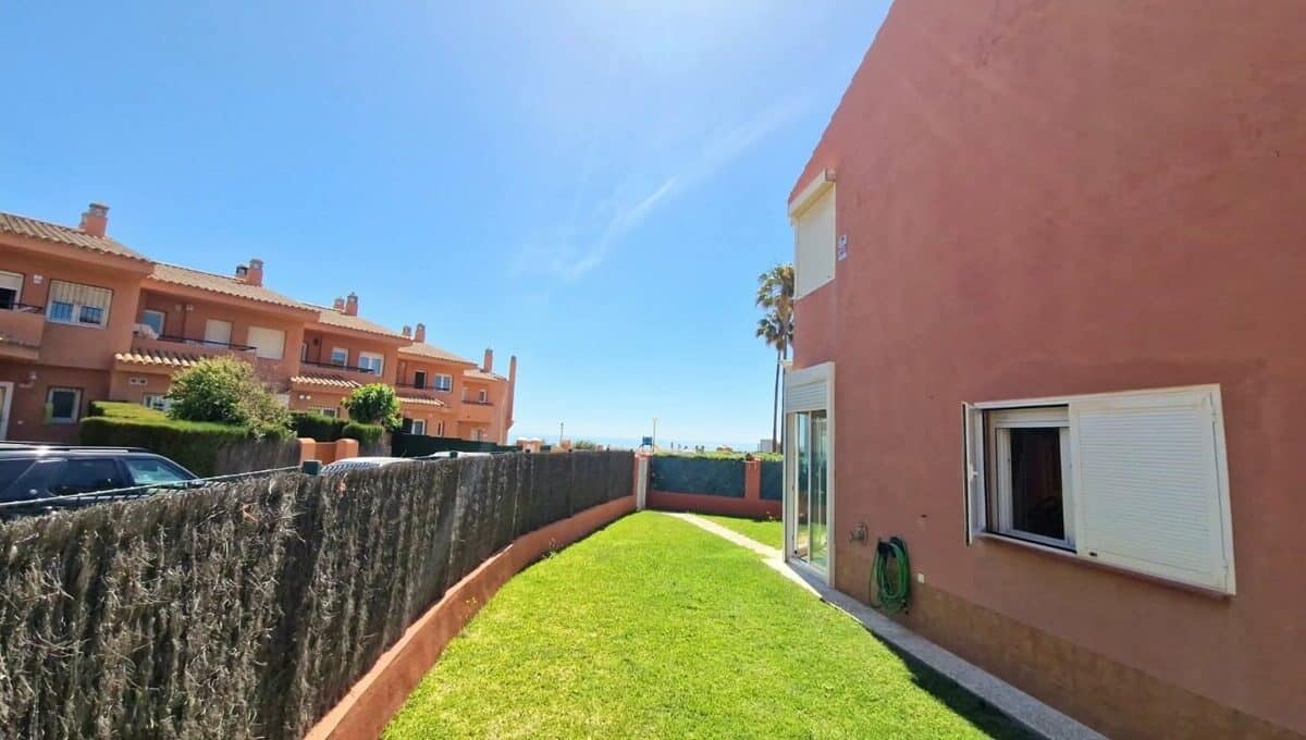 Beachfront Townhouse in Manilva Costa (18)