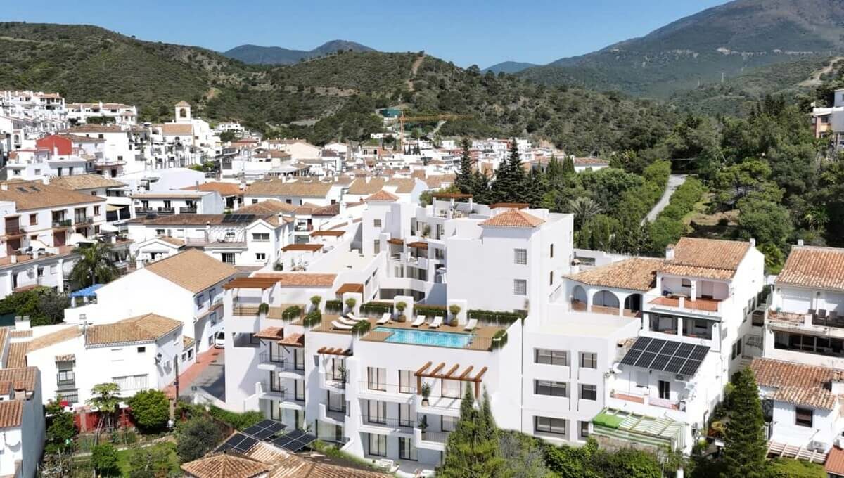 Fuente Lirios and Benahavís village